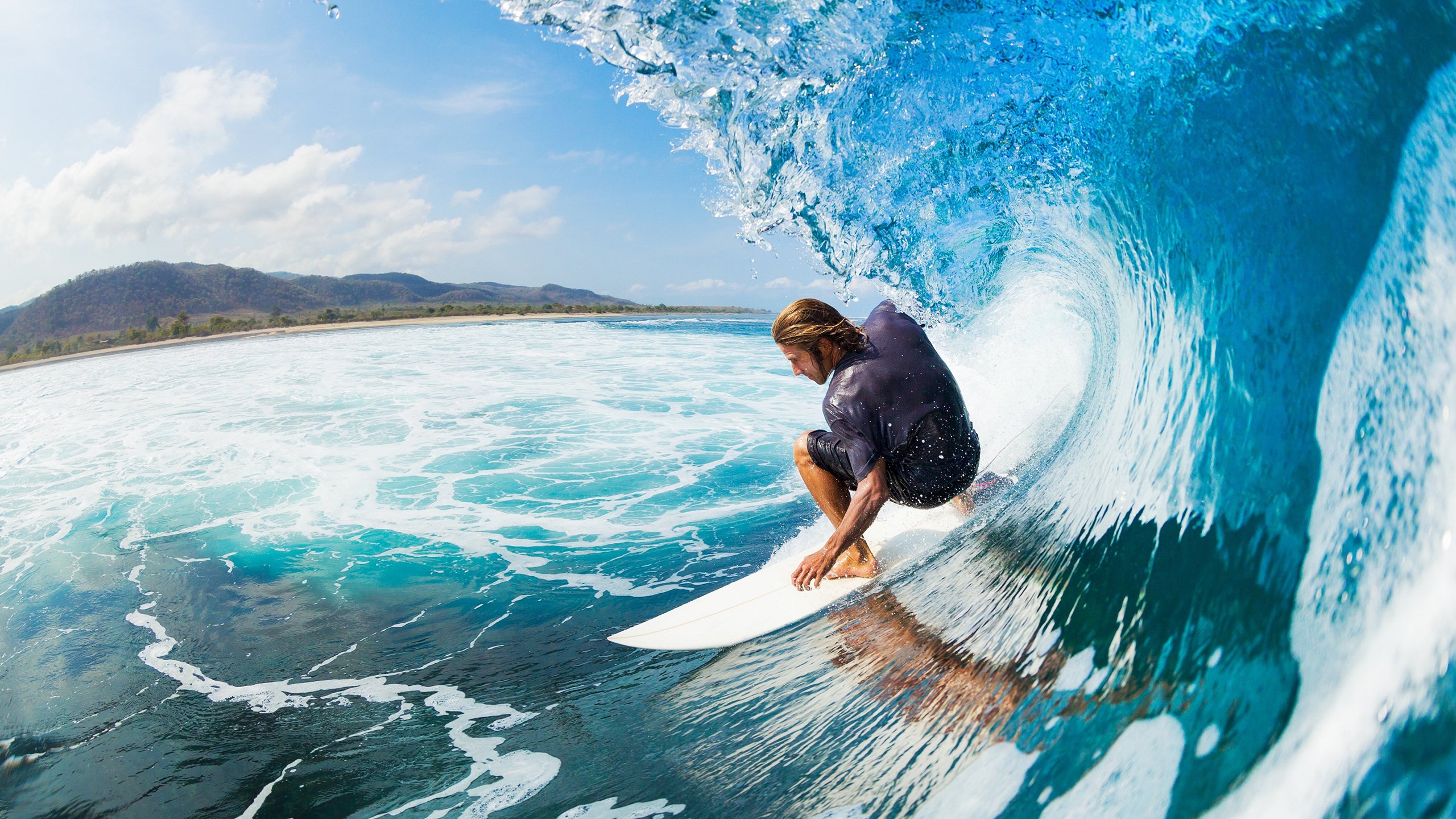 英超“铁血战术”引热议：谁能笑到最后？