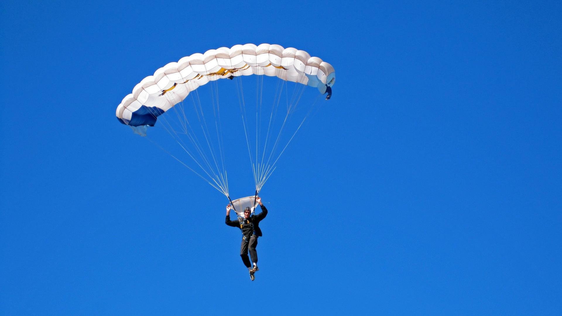 击剑新人赛上海站打响 青少年选手展露锋芒，击剑公开赛