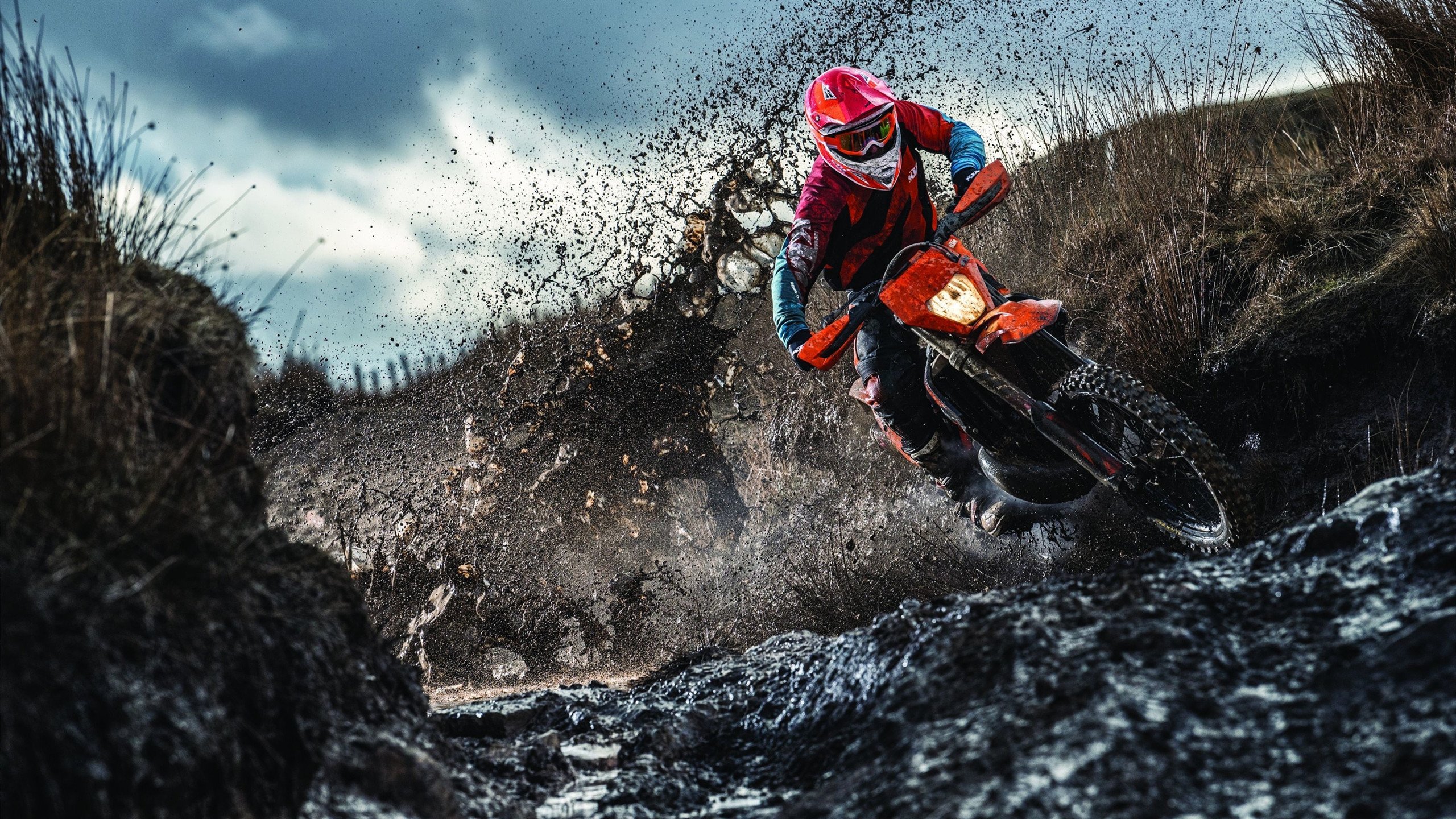 查尔莫斯冲刺惊艳全场，查尔莫斯防守怎么样